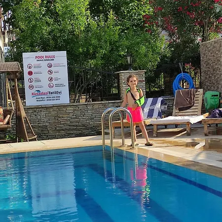 Dora Κουσάντασι