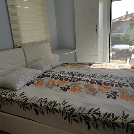 Dora Kuşadası
